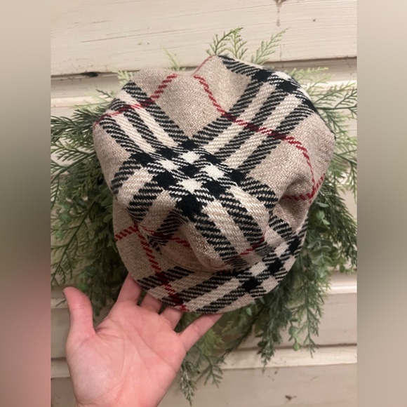 Authentic Burberry wool cap - Picture 2 of 4